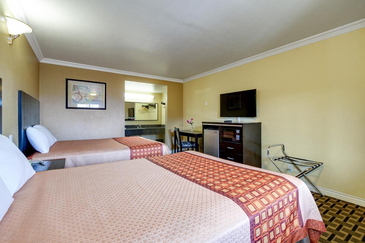 Hacienda Motel La Puente